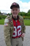Richard Yates est de la 82ème division aéroportée et porte fièrement ses 92 ans