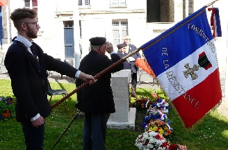 Le drapeau des Résistants porté par la jeunesse d'aujourdhui Le drapeau des Résistants porté par la jeunesse d'aujourdhui
