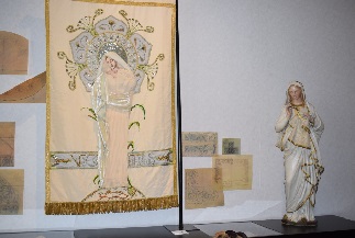 La Haute couture inspirée par le vêtement religieux La Haute couture inspirée par le vêtement religieux