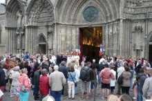 Le clergé et le premier magistrat de la ville entreront dans la cathédrale pour le Te Deum