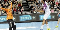 Le jeune portier, qui vient d'avoir 21 ans, signe son premier contrat professionnel � N�mes